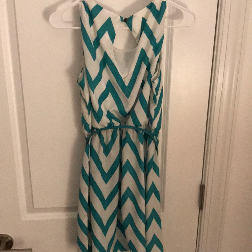 Dress ! - Picture 3 of 3